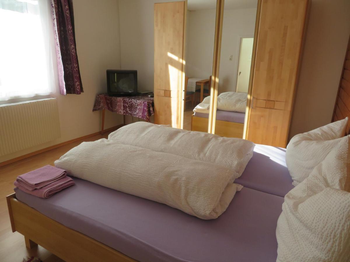 Bed and Breakfast Haus Irmi Knittelfeld Exterior foto